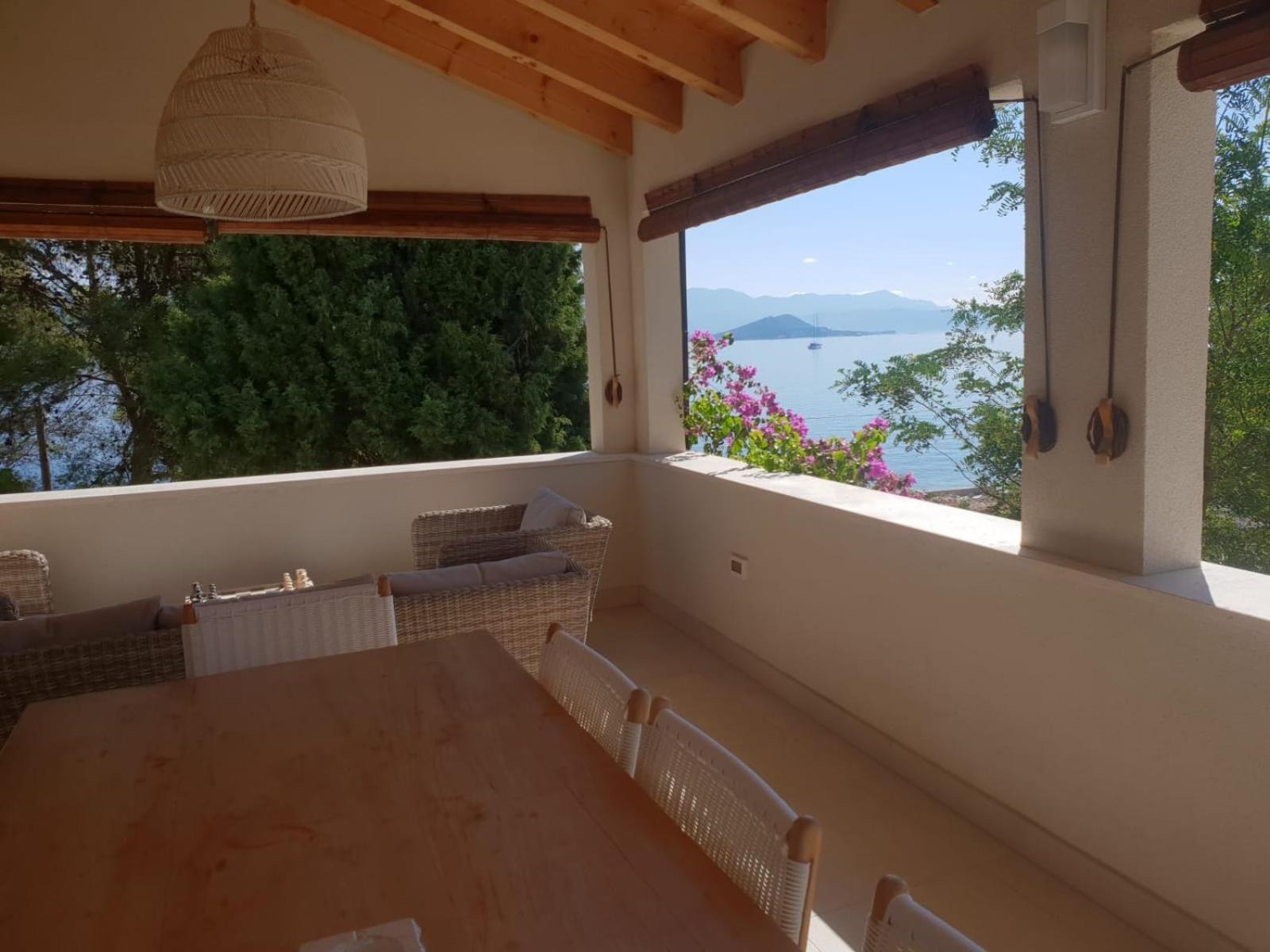 Luxury Family Beach Front Villa - Sunday Beach House Slatine Exterior photo