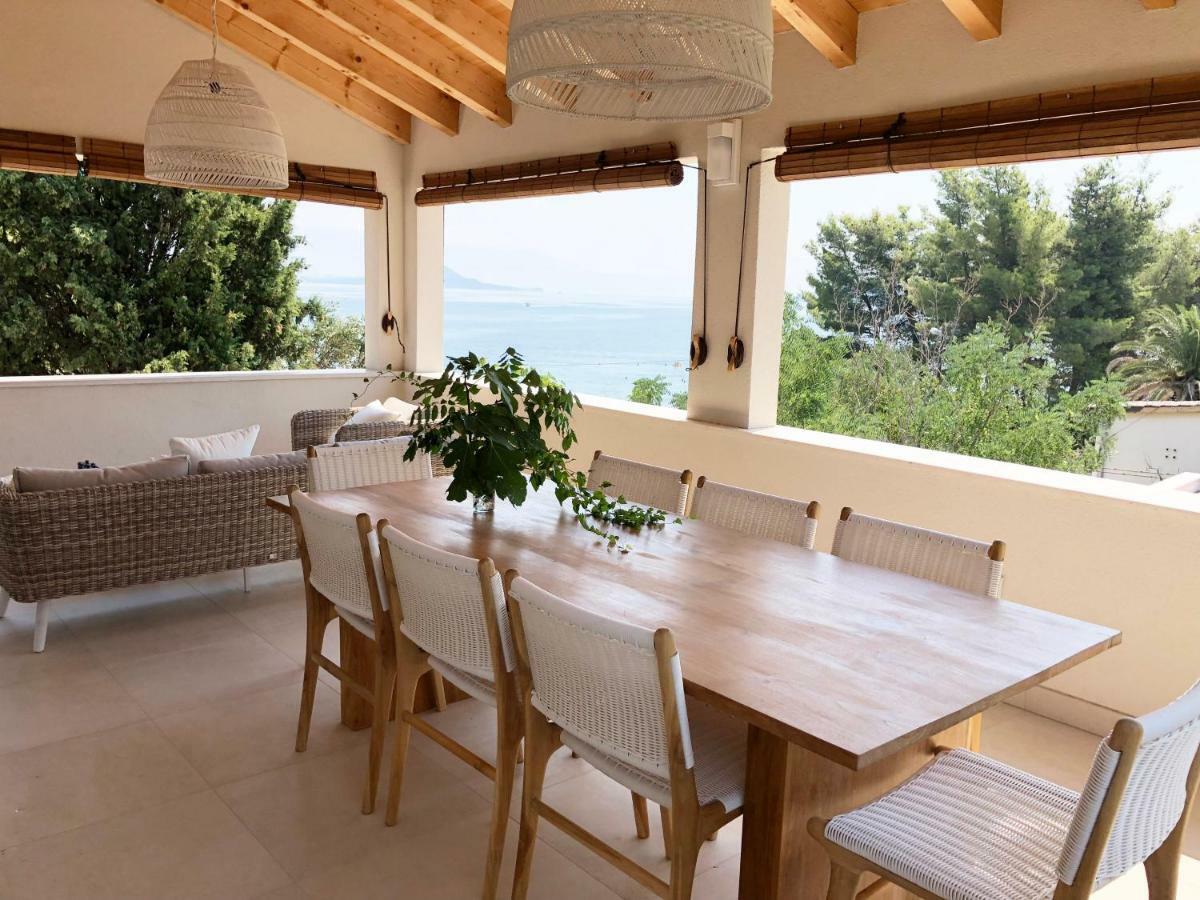 Luxury Family Beach Front Villa - Sunday Beach House Slatine Exterior photo